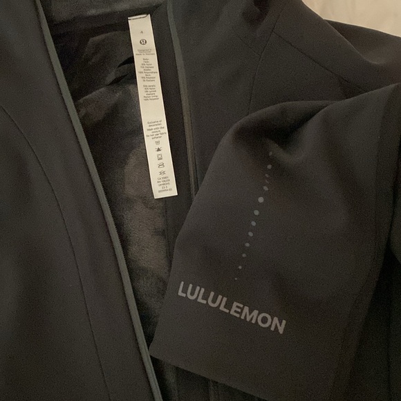 cross chill jacket repel shell lululemon rain jacket in black!! - Picture 10 of 10